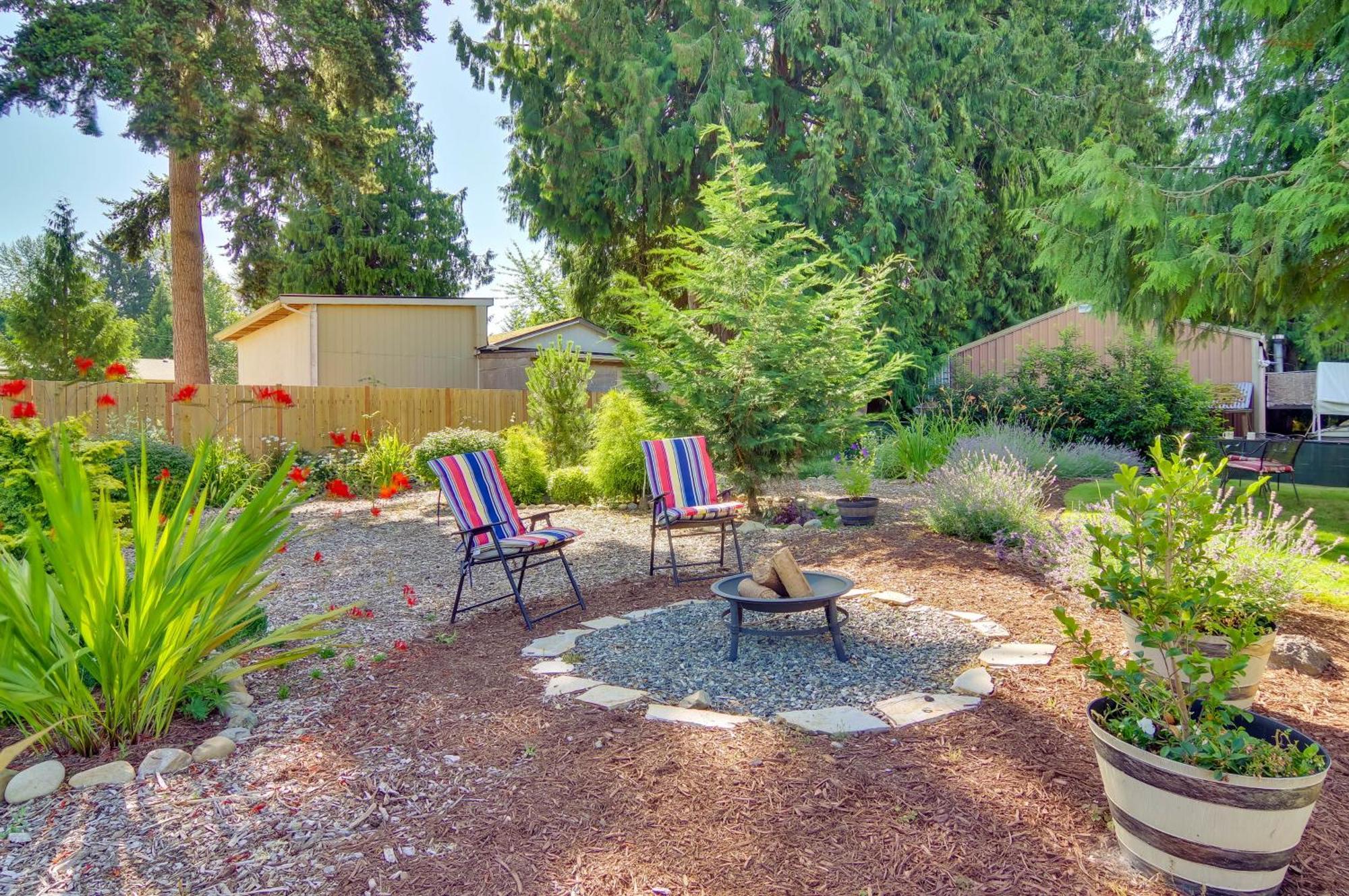 Charming Updated Retreat Walk To Lake Stevens! Extérieur photo