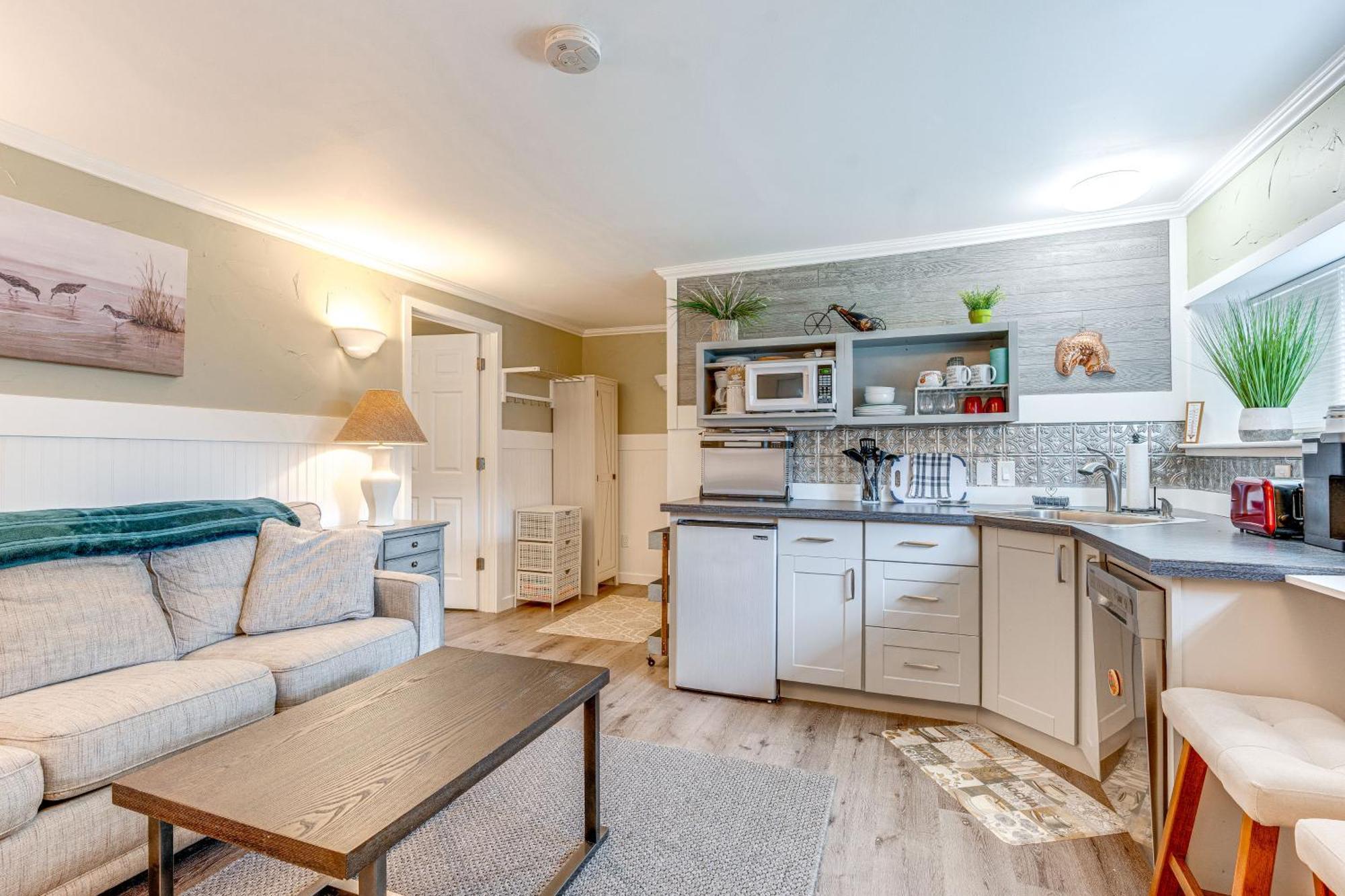 Charming Updated Retreat Walk To Lake Stevens! Extérieur photo